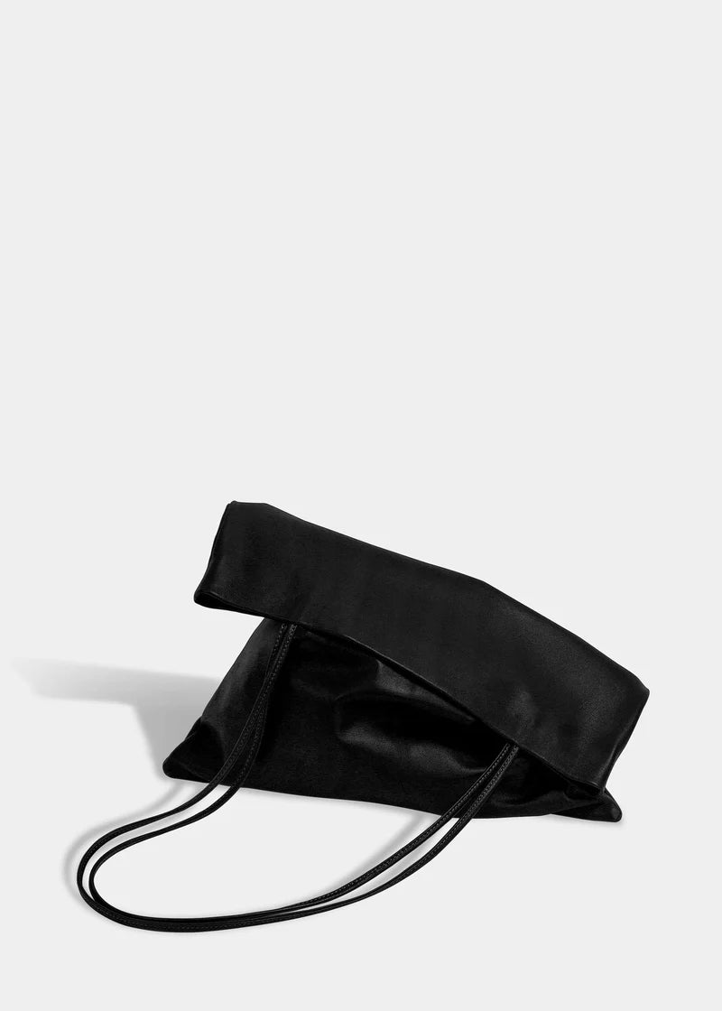 Slim Lamb Sak Black by Modern Weaving