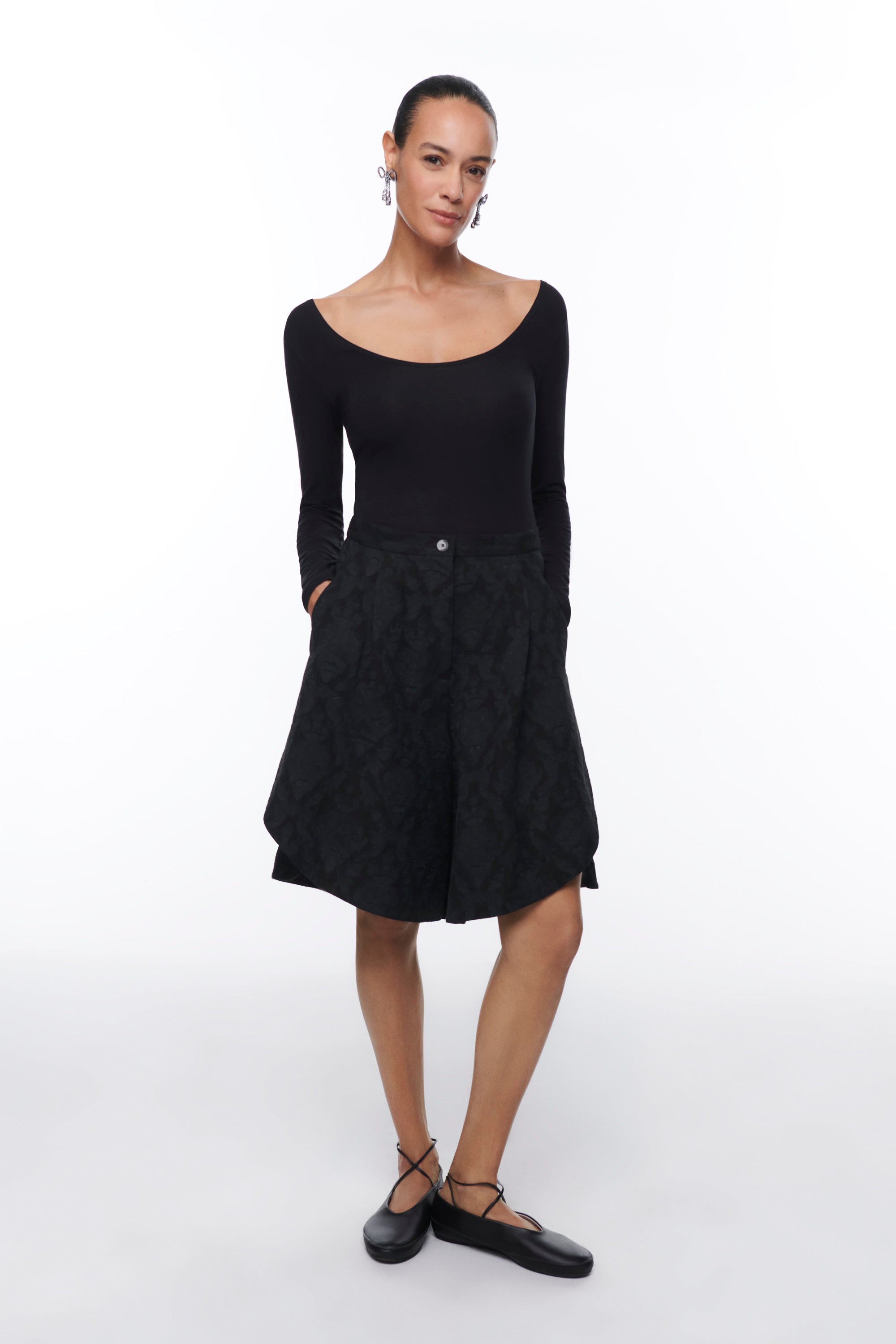 LAS FLORES TEXTURED BERMUDA BLACK SAND