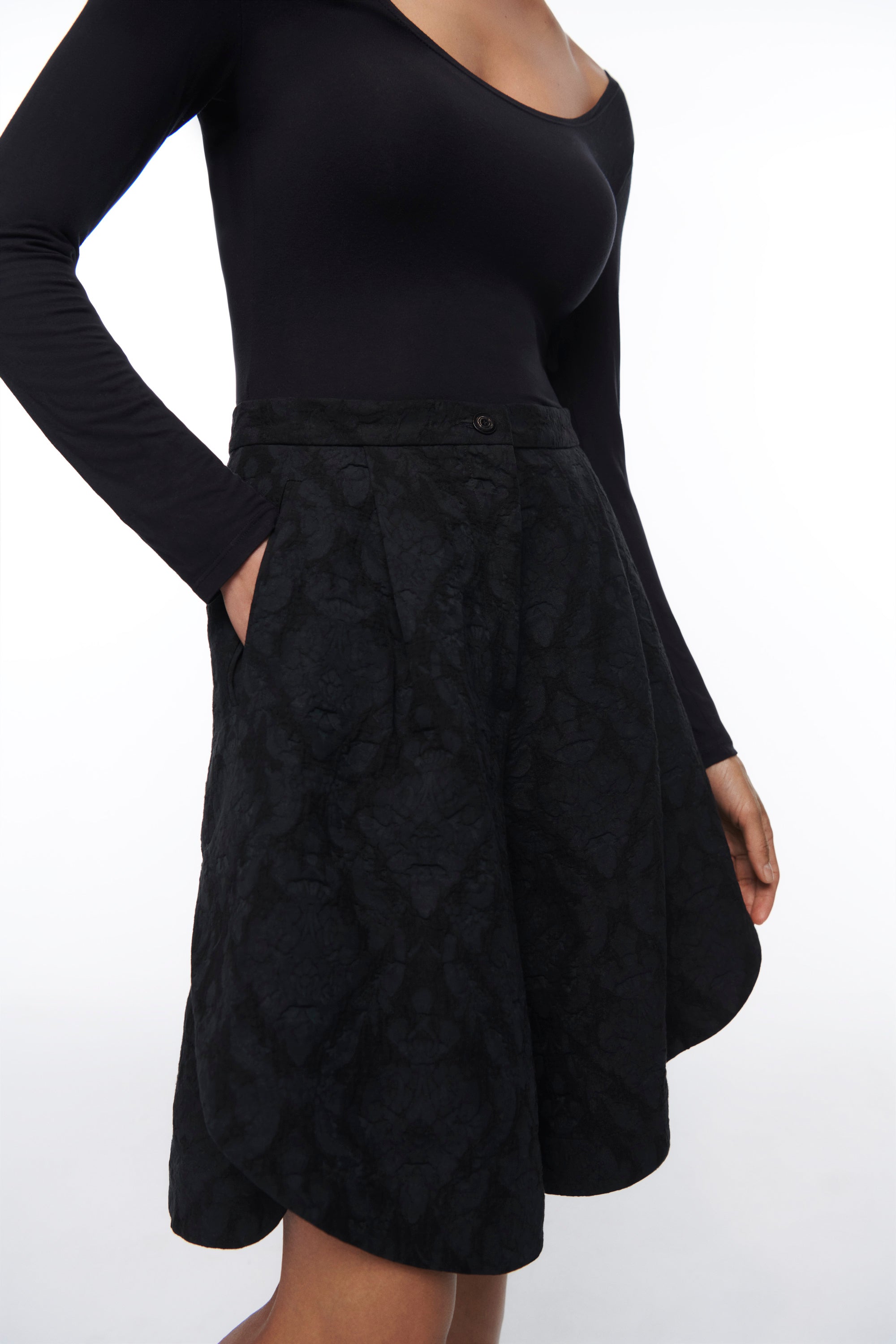 LAS FLORES TEXTURED BERMUDA BLACK SAND