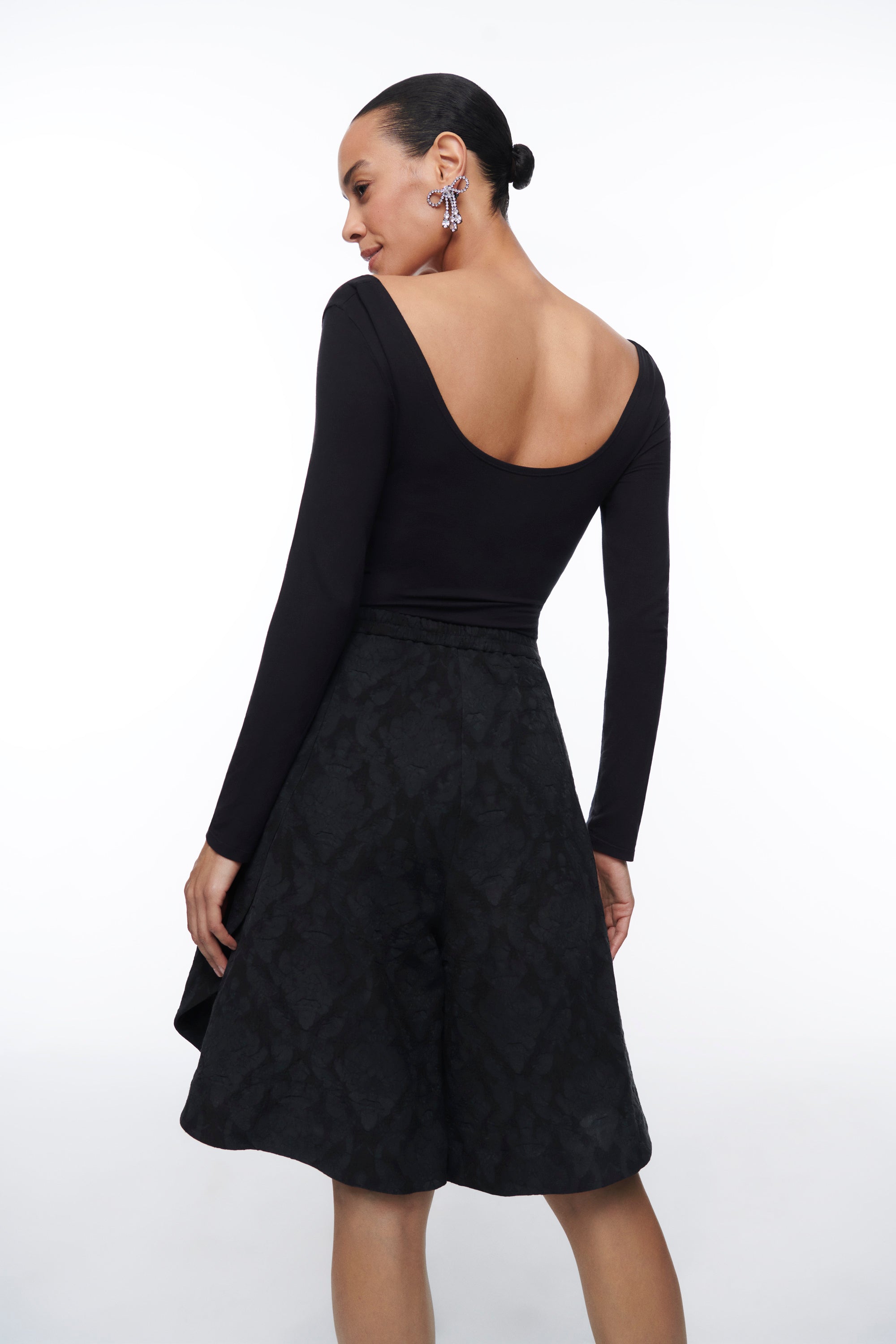 LAS FLORES TEXTURED BERMUDA BLACK SAND