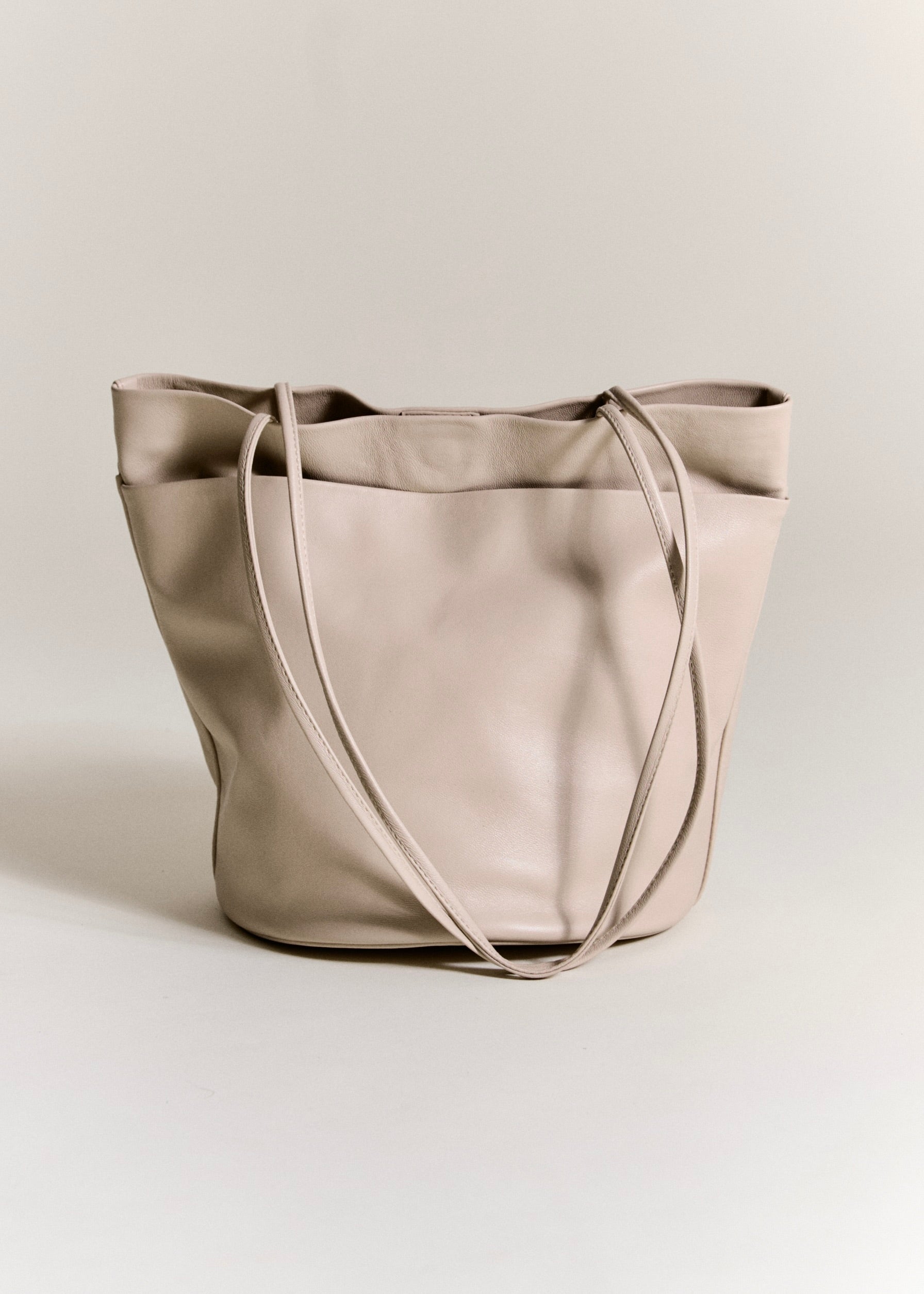 DUAL POCKET BUCKET NATURAL by Modern Weaving
