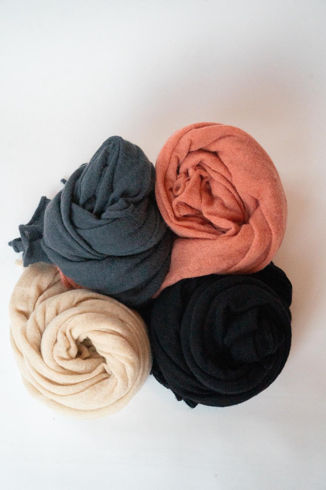 Thin Knitted Scarf Black